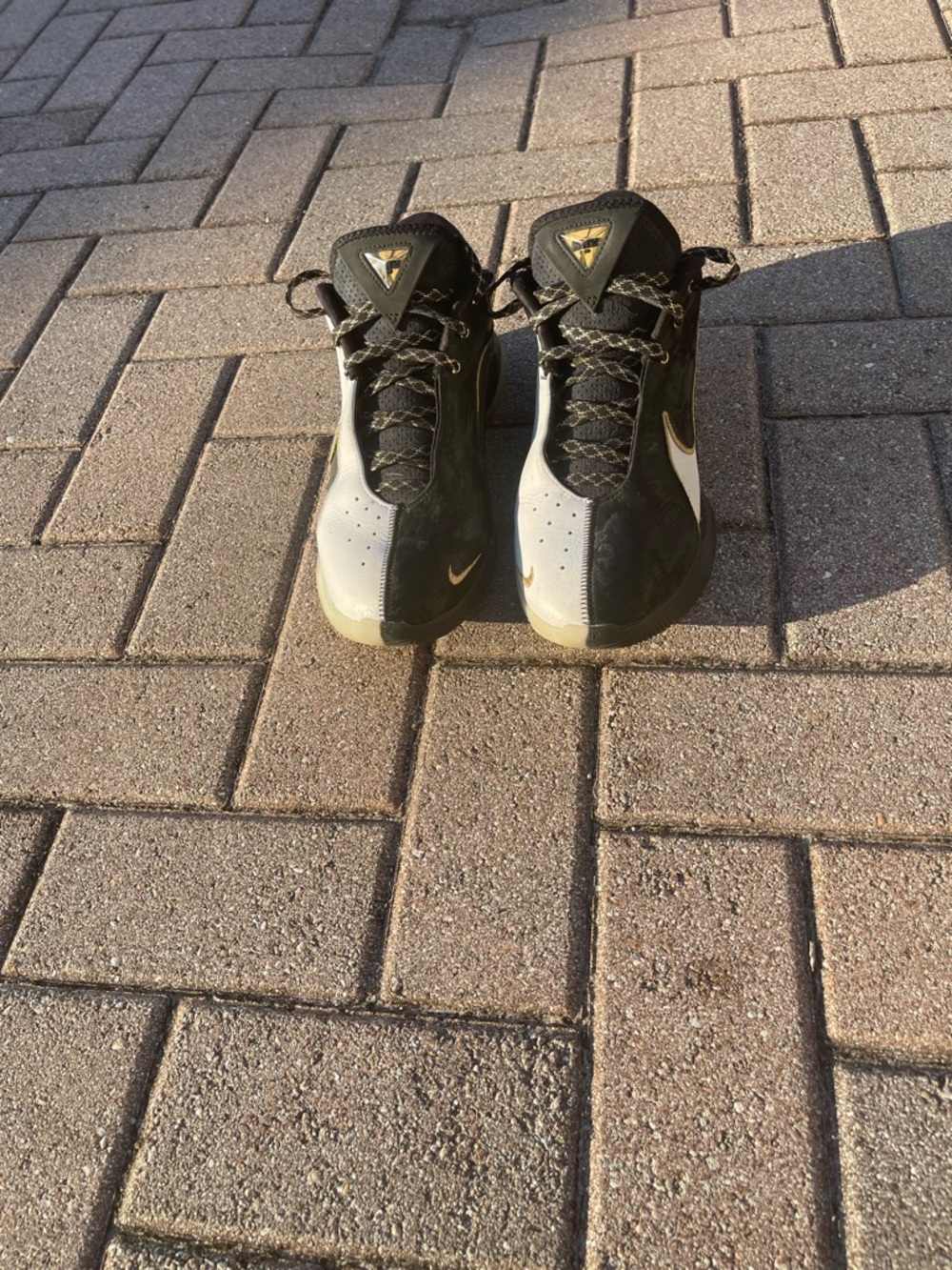 Nike Men's Black White and Gold Athletic Shoes - Picture 2 of 11